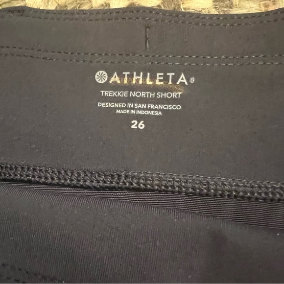 Athleta Black Trekkie North Shorts size 26 - Picture 8 of 11